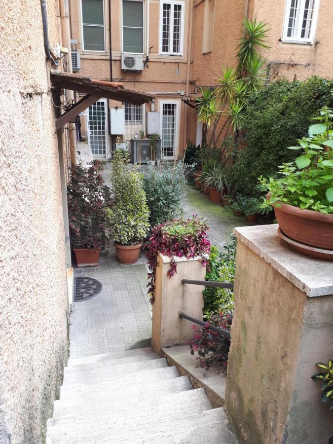 Tra Gianicolo E Trastevere Rom Exteriör bild